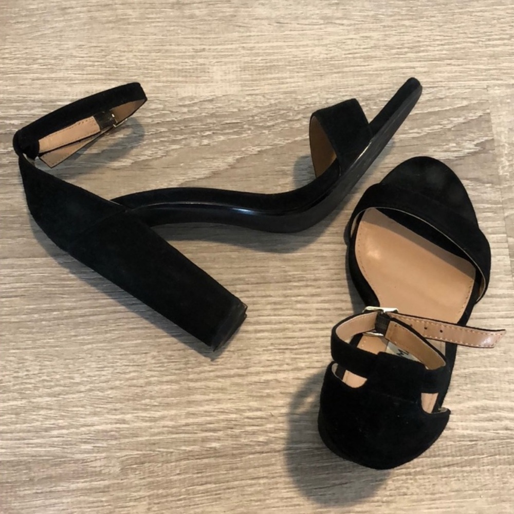 Steve Madden Black Sandals suede 6 Carrson